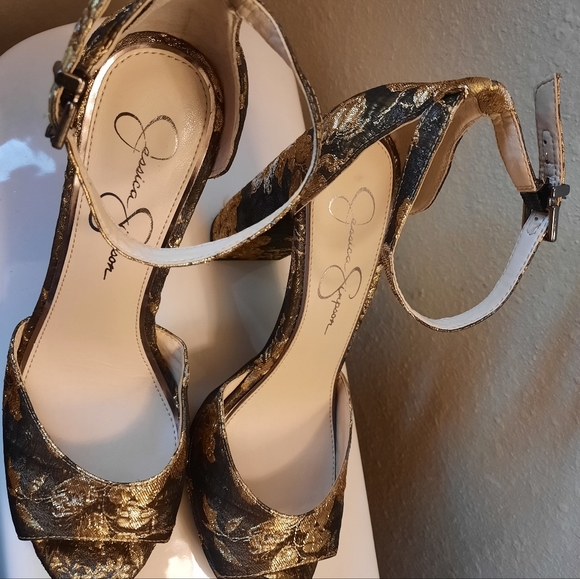 Jessica Simpson Gold and Gray 2 1/2 inch heels New w/out the box - Picture 4 of 4